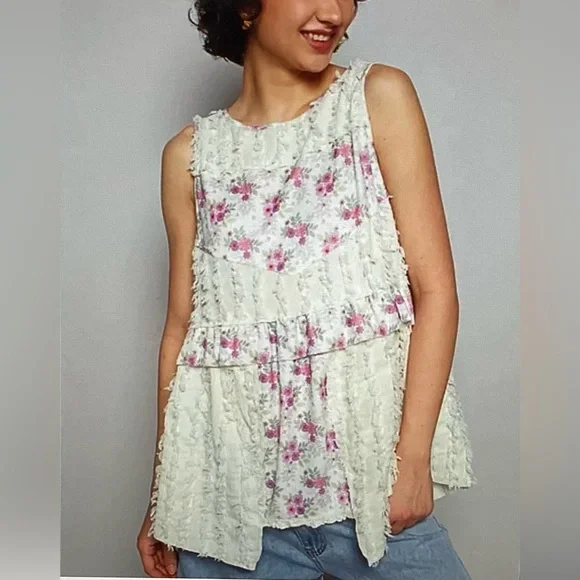 POL Floral Textured Sleeveless Top - Picture 2 of 5